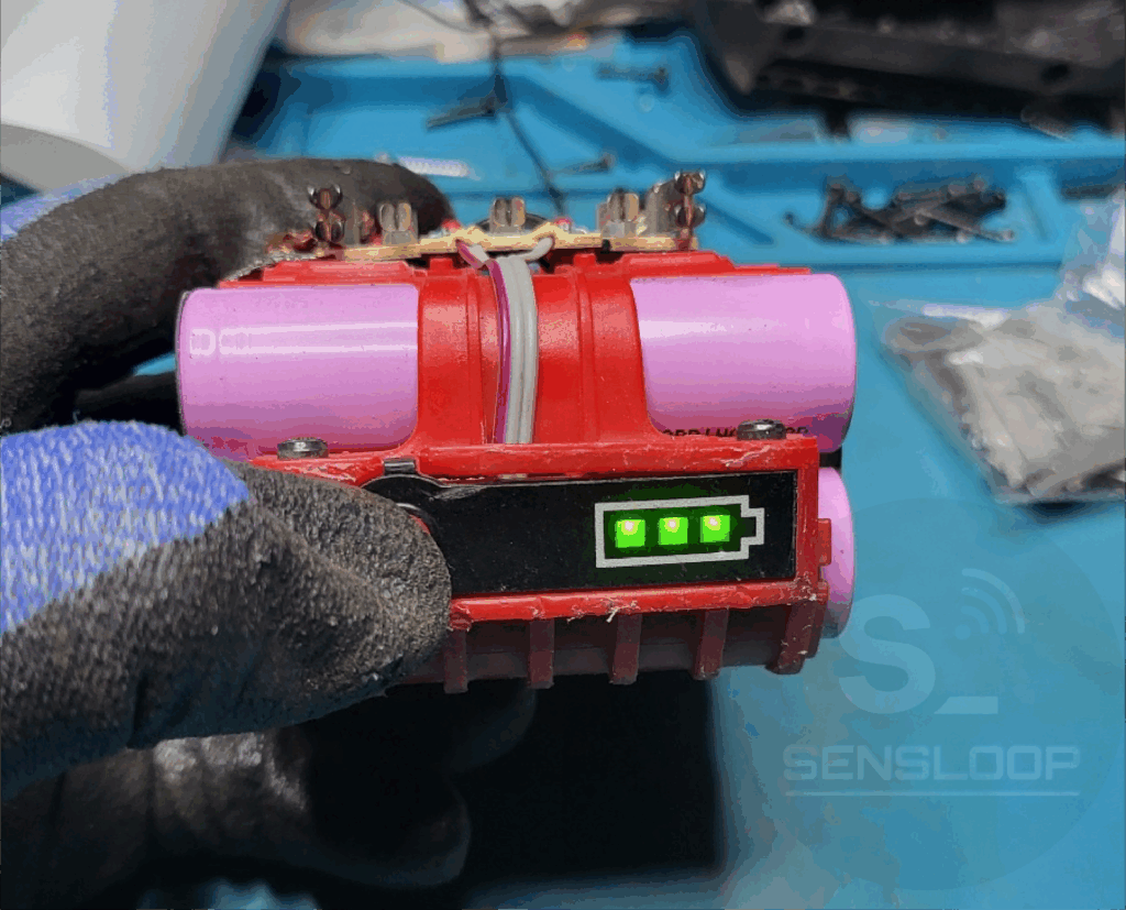 수리 완료 후 잔량 표시 LED가 정상적으로 점등되는 모습