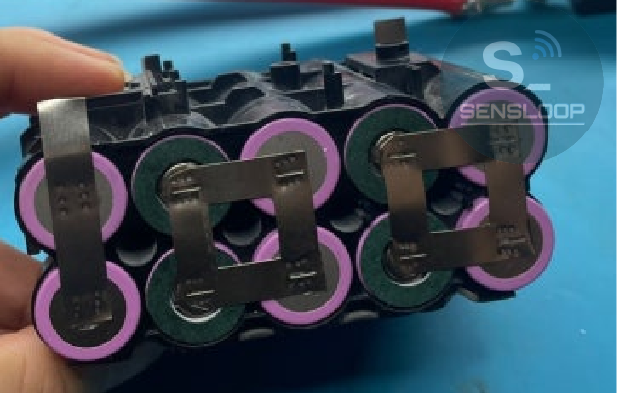 ๊ต์ฒด ํ ์คํฟ์ฉ์ ์งํ ์ค์ธ ๊ณ์ 18V ๋ฐฐํฐ๋ฆฌํฉ