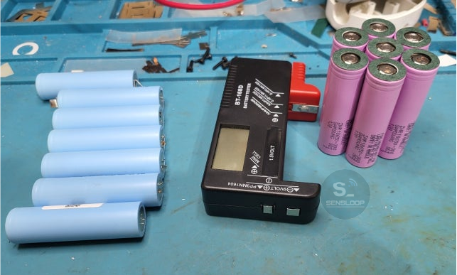 ๊ต์ฒด์ฉ์ผ๋ก ์ค๋น๋ ์ผ์ฑ 30Q ์
๊ณผ ๊ธฐ์กด ์
์ ๋น๊ตํ๋ฉฐ ์ ์ ๋ฐธ๋ฐ์ค๋ฅผ ๋ง์ถ๋ ์ค๋น ๊ณผ์ 