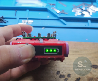 BOSCH 18V 3Ah cell imbalance 수리 후 전류계 연결 전에 잔량 게이지가 정상적으로 3칸 점등되는 것을 확인한 이미지입니다.