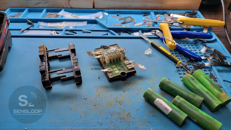 ๋ฐฐํฐ๋ฆฌํฉ ์ ์ฒด ๋ถํด ํ ๋ด๋ถ ์
๊ณผ BMS ๊ตฌ์ฑ ํ์ธ