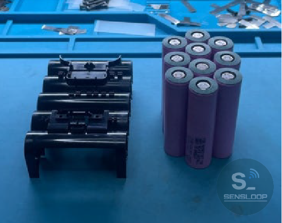 셀 조립 전 준비 단계 – 홀더와 셀 배치 전 모습