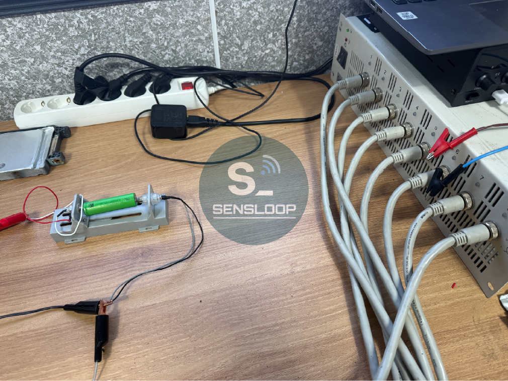 마끼다 18V 배터리팩에서 분리한 18650 셀을 VT3 장비에 연결해 충방전 시험을 진행하는 실제 테스트 환경